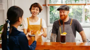 Merekrut dan melatih staf dengan baik